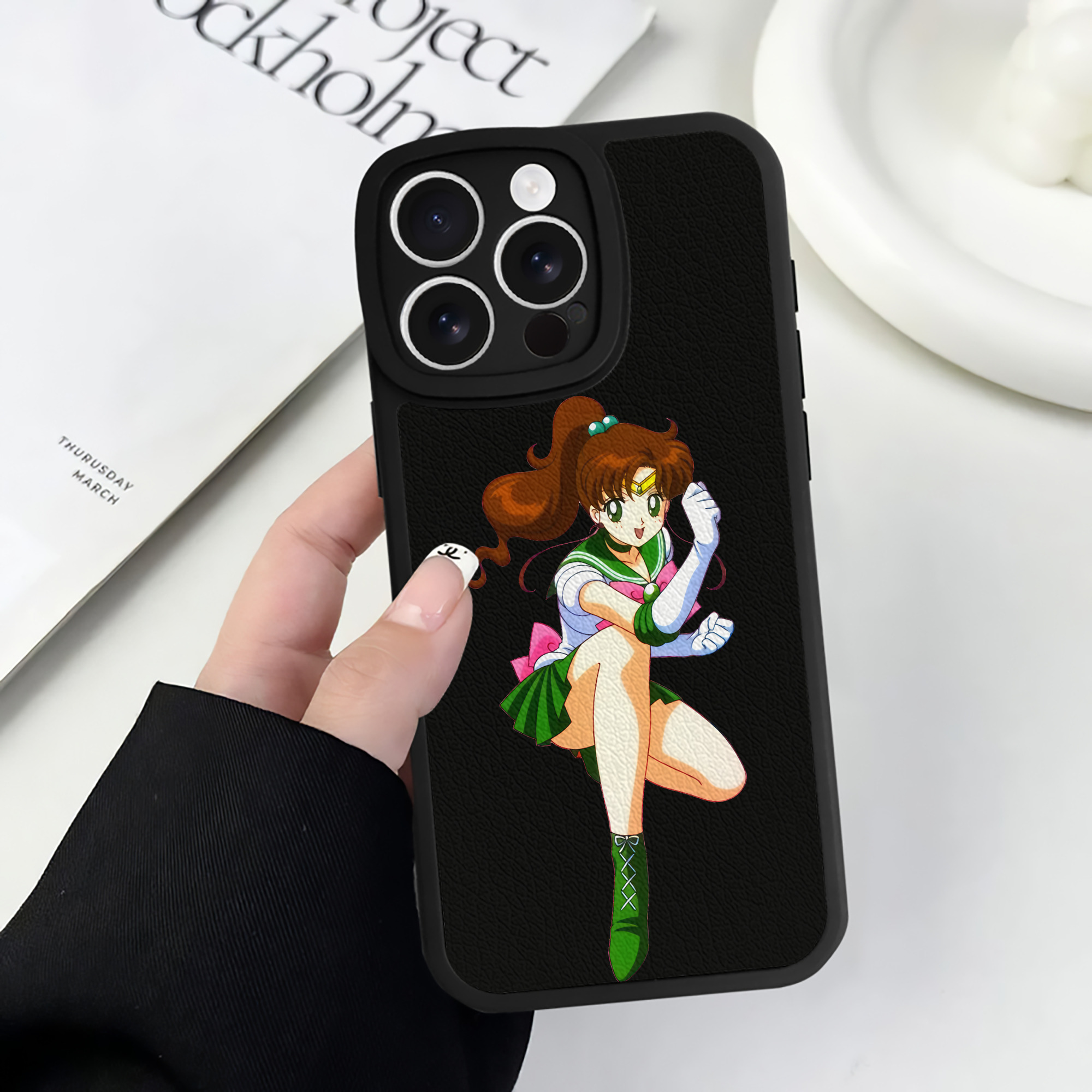 （画像用） 美少女戦士セーラームーン 木野 まこと きの まこと Sailor Moon Kino Makoto （セーラージュピター；Sailor Jupiter） 【iPhone 16シリーズ対応】シリコンスマホケース（レザー調） 材質：シリコン